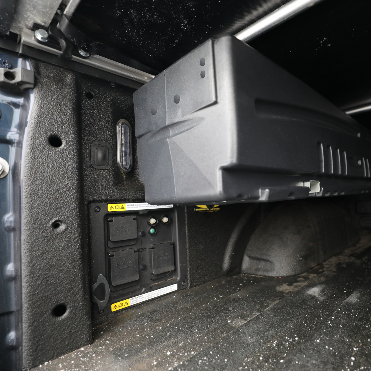 DÜHA Humpstor Part #70802 w Mounting Bracket for tonneau covers — primary image