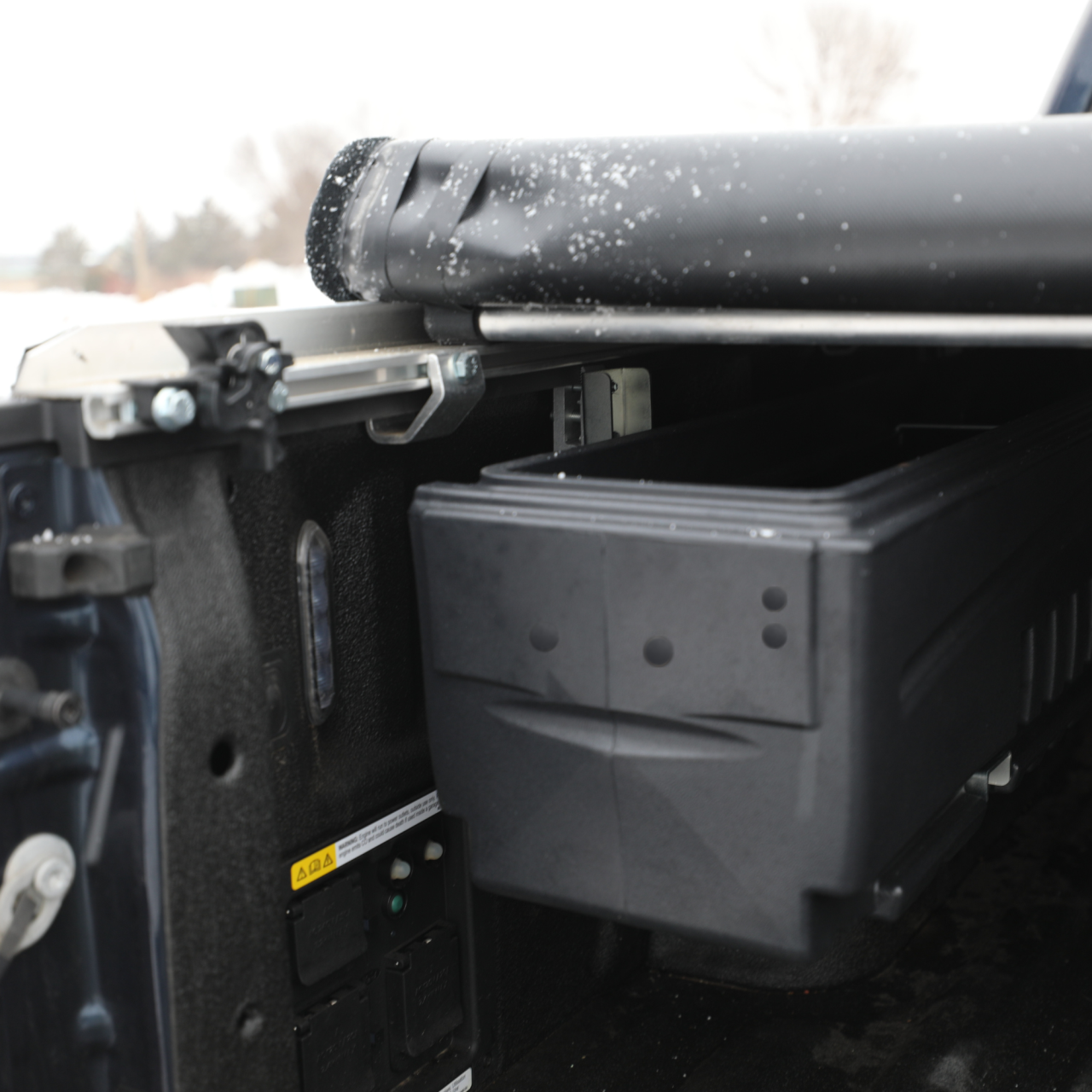 DÜHA Humpstor Part #70802 w Mounting Bracket for tonneau covers — side view