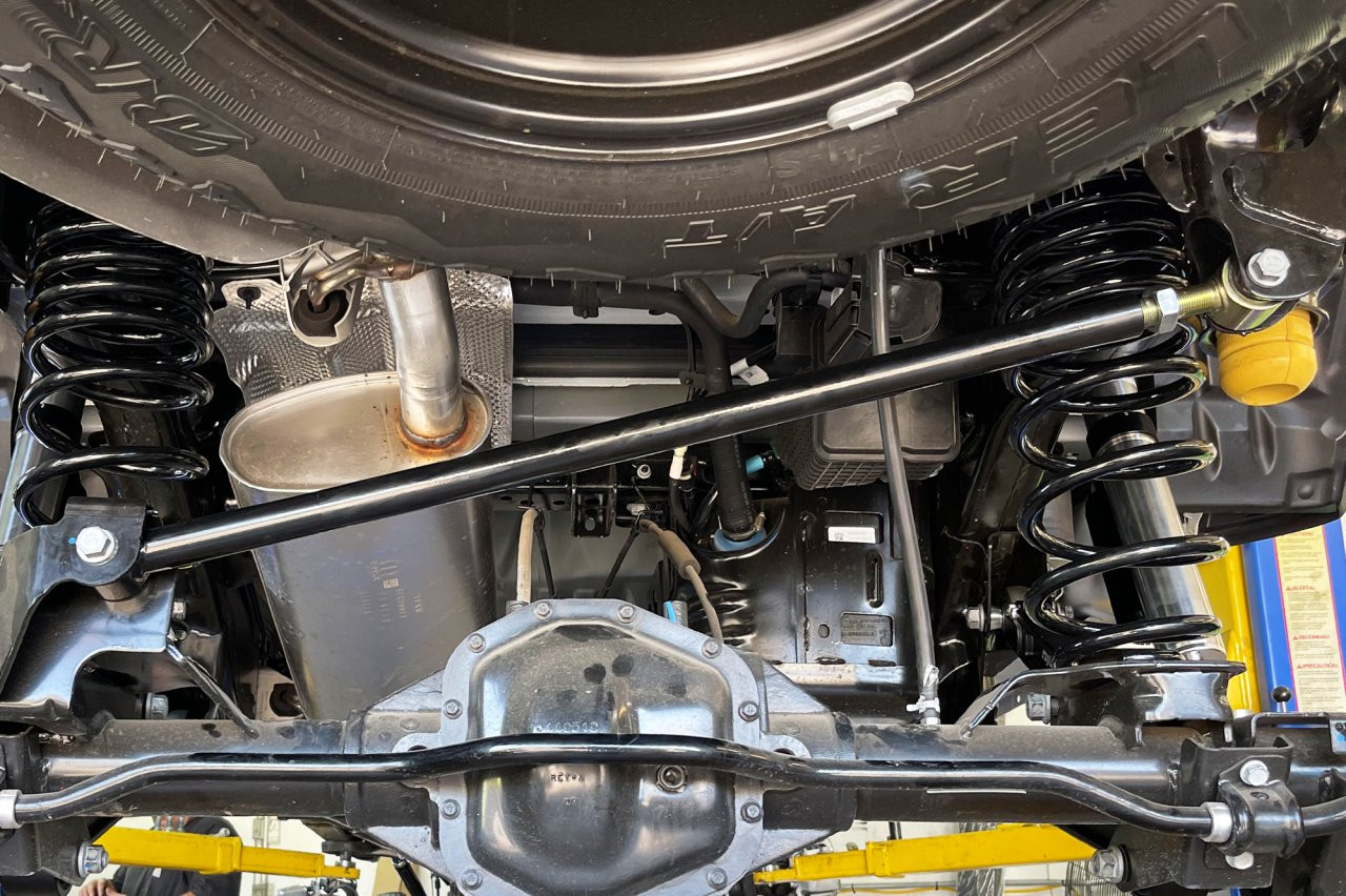 20-25 Gladiator RSO Rear HD Track Bars Black E-Coated 0-4in Lift Heavy Duty — side view