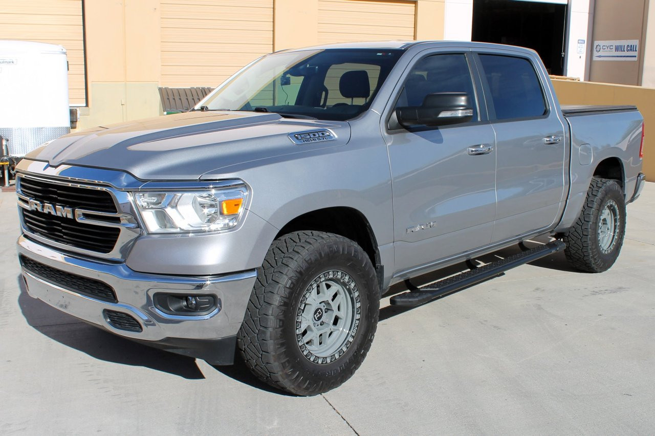 Raptor Series Tread Step Running Boards BLK Textured Aluminum Part# 1907-0478BT — side view