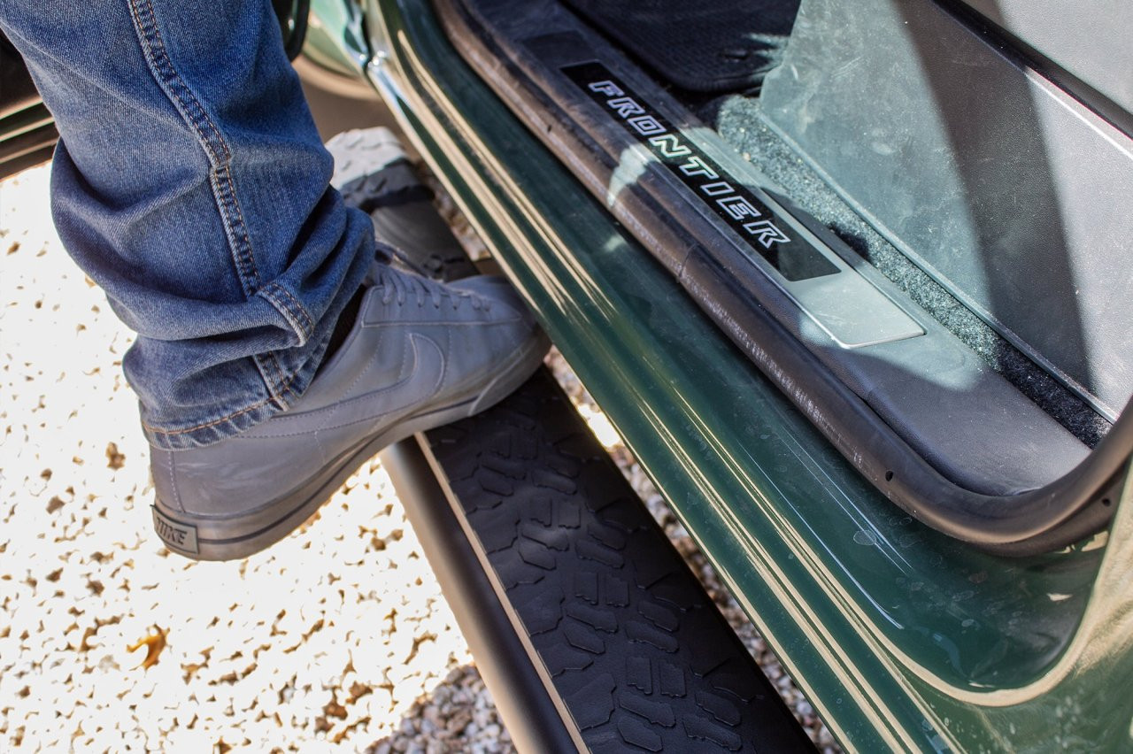 Raptor Series Tread Step Running Boards BLK Textured Aluminum Part# 1907-0589BT — side view