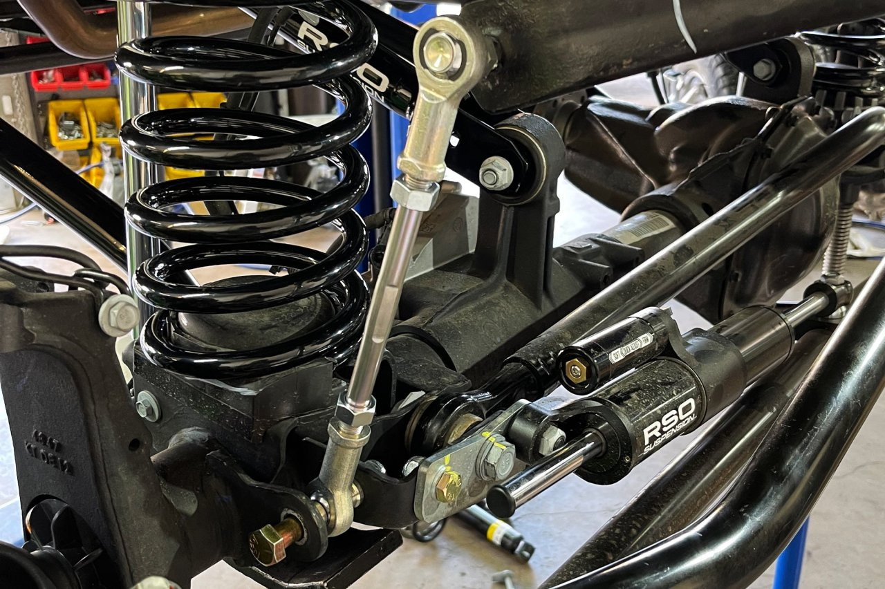 RSO Front Sway Bar End Links Zinc Plated Alloy Steel 0-4in Lift — side view