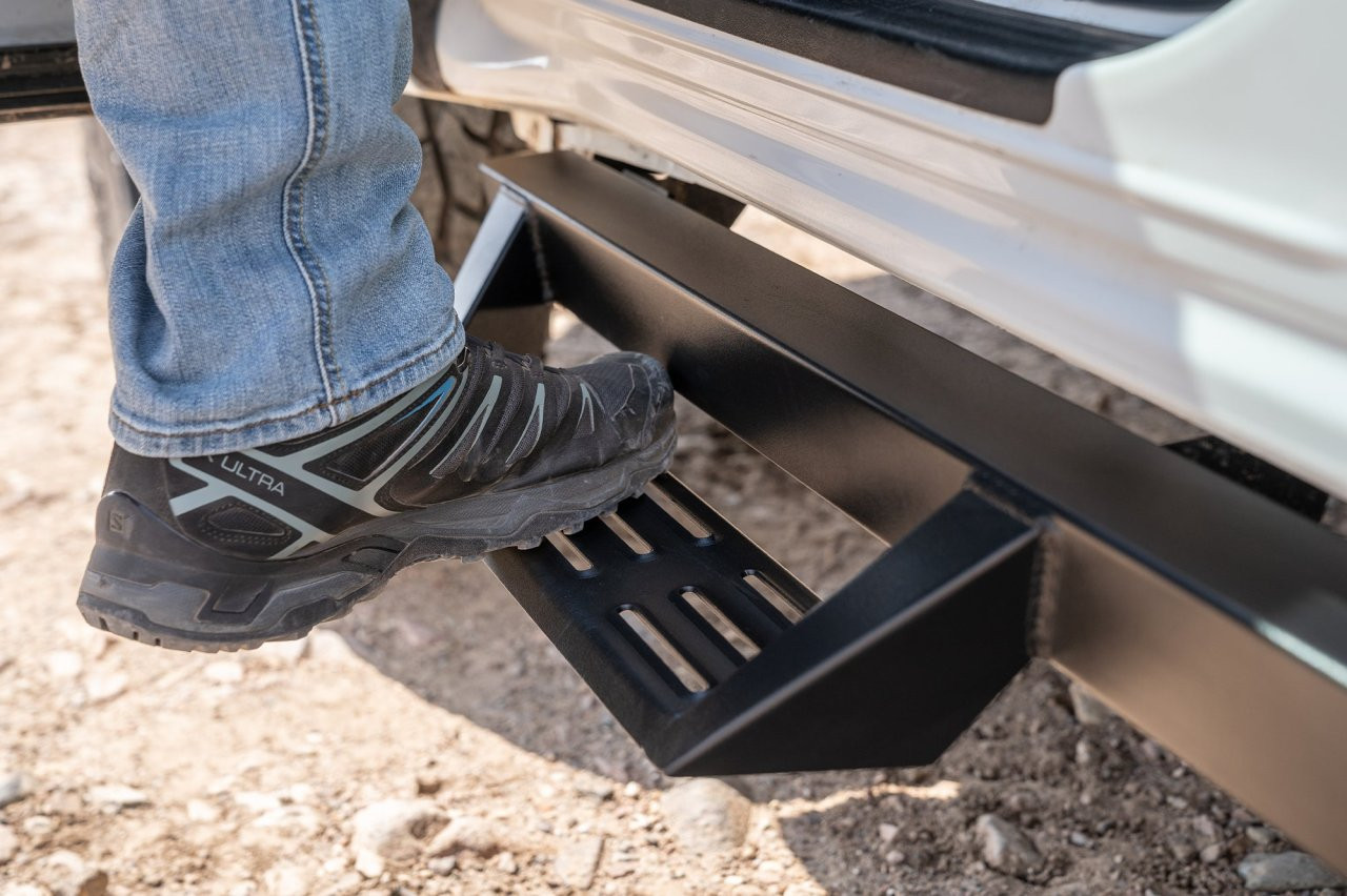 Magnum RT Gen 2 Drop Steps Black Textured Alloy Steel - Part# GTS80TY — side view
