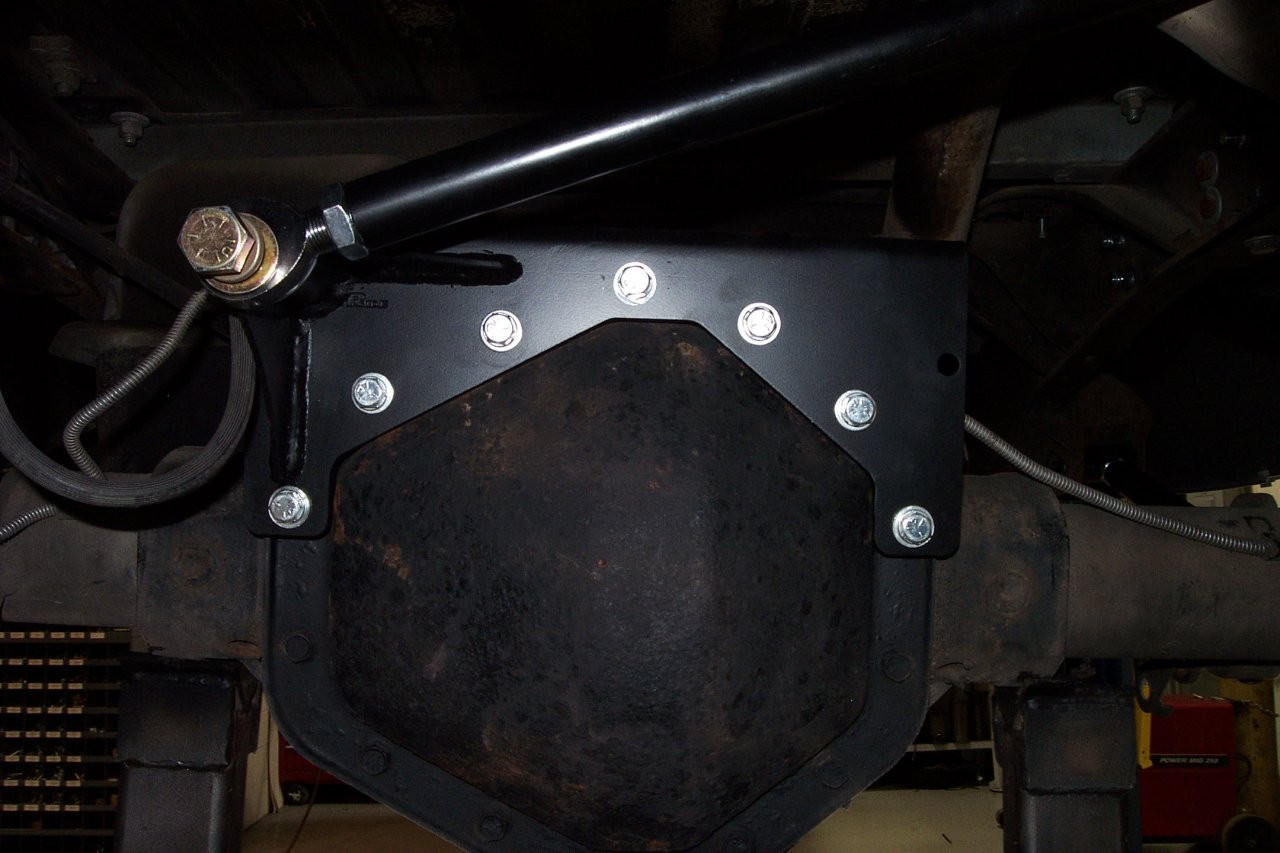 Panhard bar kit for 1992-2000 C3500 with 14 bolt. For use with HD 4-Link.