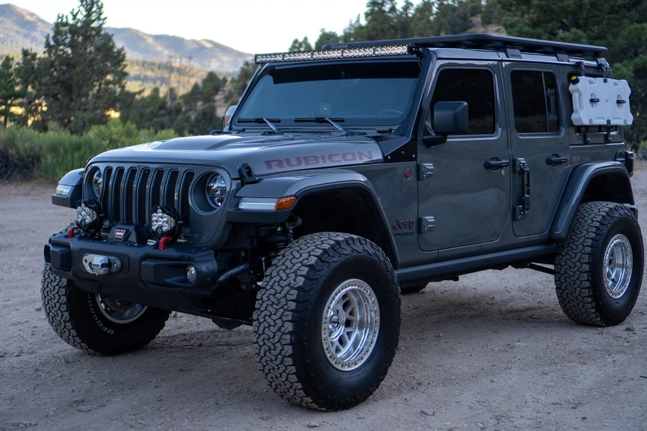 LP4 Pro Bumper Kit - '20-26 Gladiator / '18-26 Wrangler JL; w/ OE Steel Bumper (Driving/Combo; Clear; Upfitter Wiring) — installed view