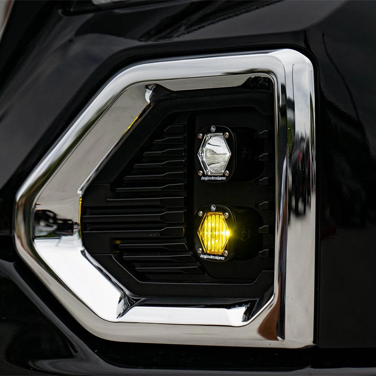 S1 Dual Fog Pocket Kit - '19-22 Sierra 1500 (Wide Cornering/Spot; Clear/Clear) — application image
