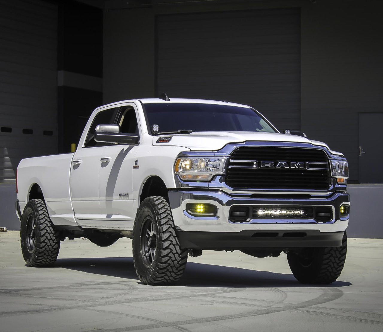 OnX6+ 30 Inch Grille Lower Kit - '19-26 2500/3500 (Driving/Combo; Clear) — installed view
