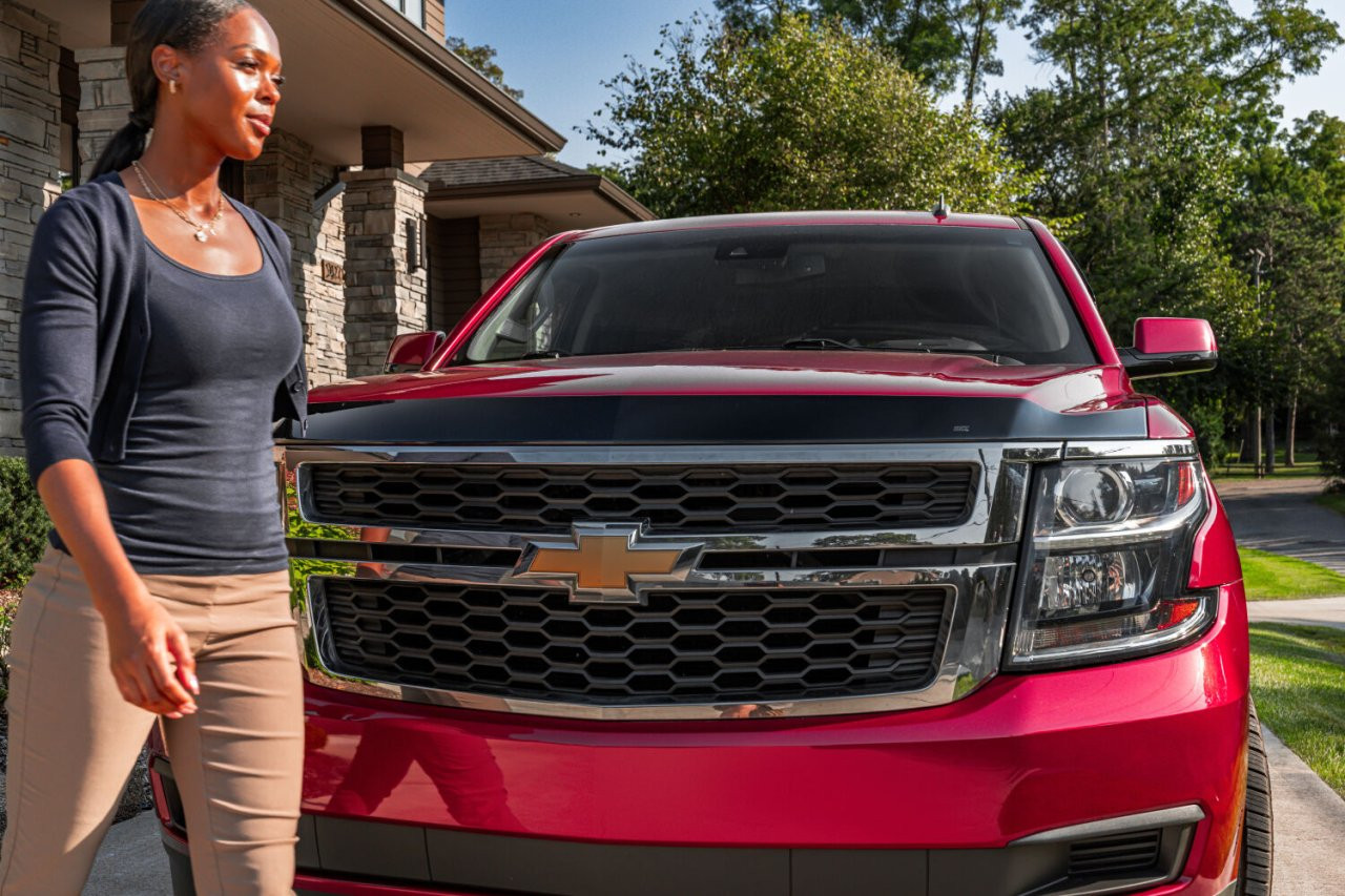 Husky Liners 2842066 Aeroskin Hood Protector Smoke 15-20 Chevrolet Tahoe — application image
