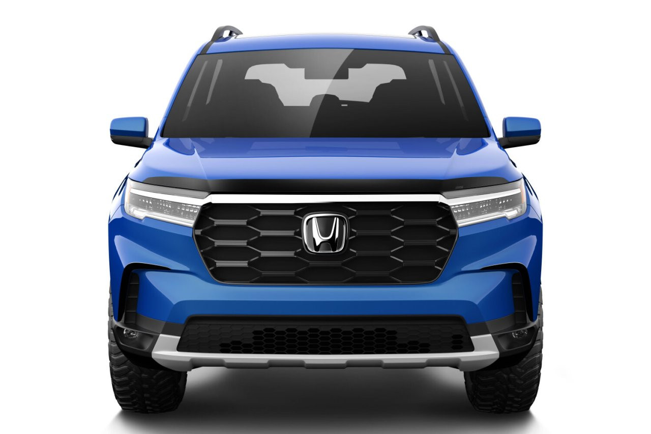 Aeroskin Hood Protector; Smoke (2842230) — application image