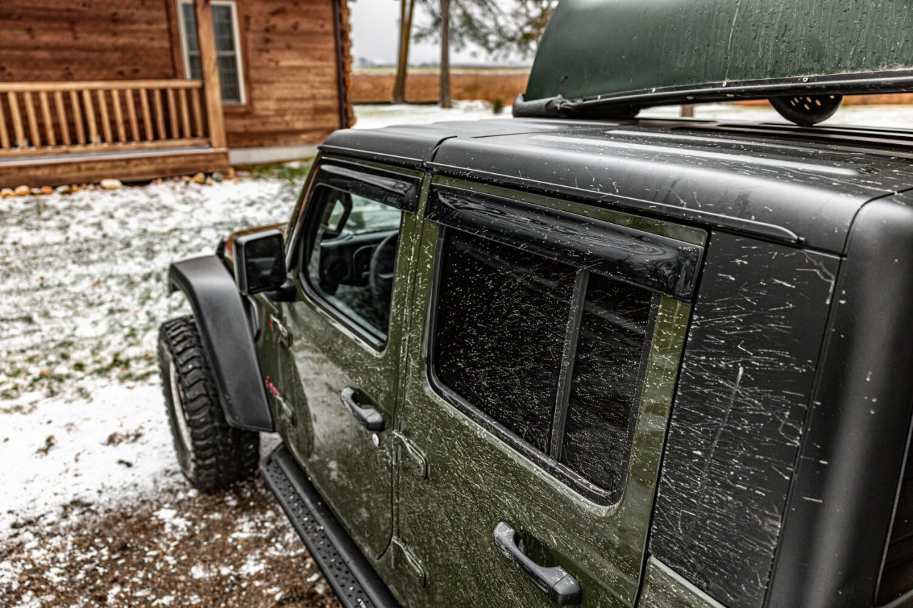 Husky Liners 2854066 Ventvisor Low Pro 4Pc Smoke 18-24 Jeep Wrangler Unlimited — primary image
