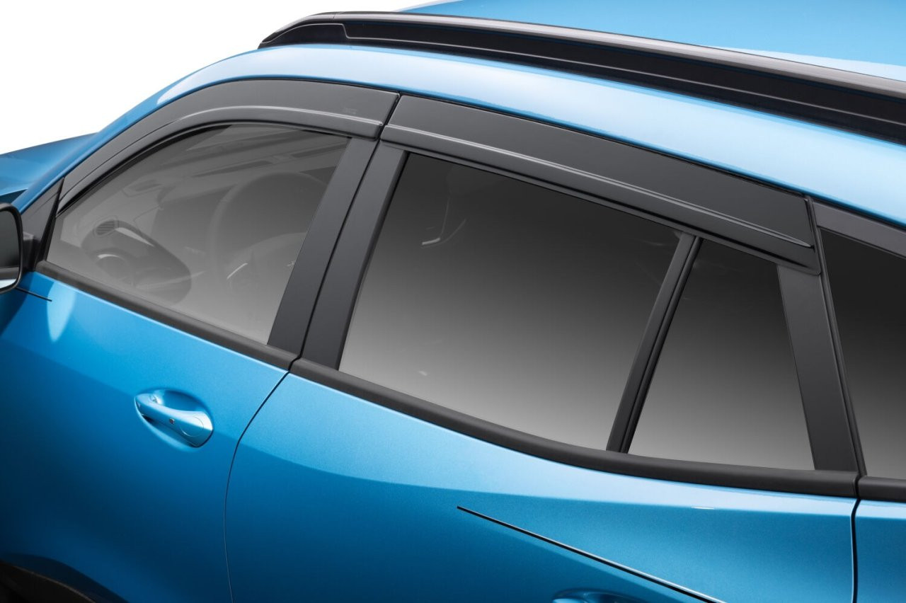 Husky Liners 2854116 Ventvisor Low Pro 4PC Smoke 24-25 Chevrolet Trax — installed view