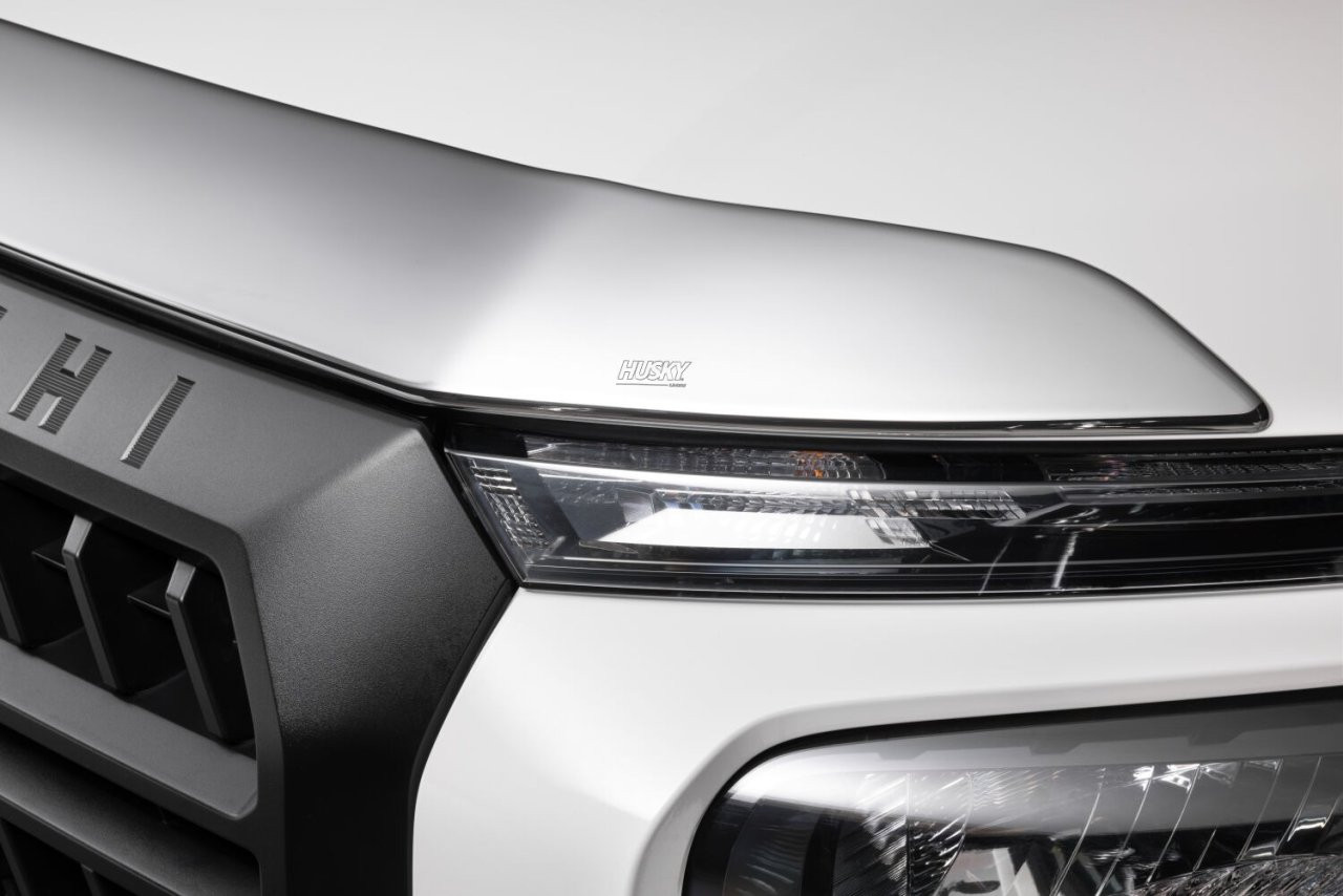 Aeroskin Hood Protector; Chrome (2892236) — application image