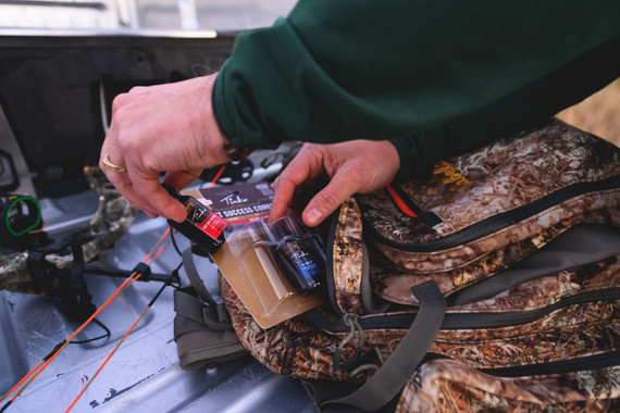 Dead Down Wind W6000 Hunt Success Kit Natural Deer Attractant Doe-In-Rut/Doe-P/ Trophy Buck Scent Bottle