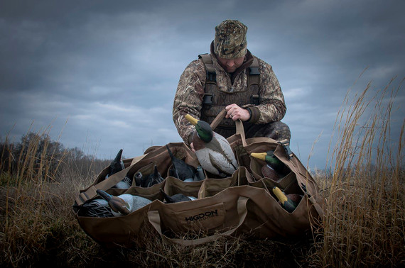 Higdon Outdoors 37124 X-Slot Decoy Bag Universal Tan 600D Polyester 36L x 24W x 16H Holds up to 24 Decoys