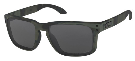 Oakley HOLBROOK Holbrook Polarized, High Definition Gray Lens with Multi-Cam Black Frame for Adults