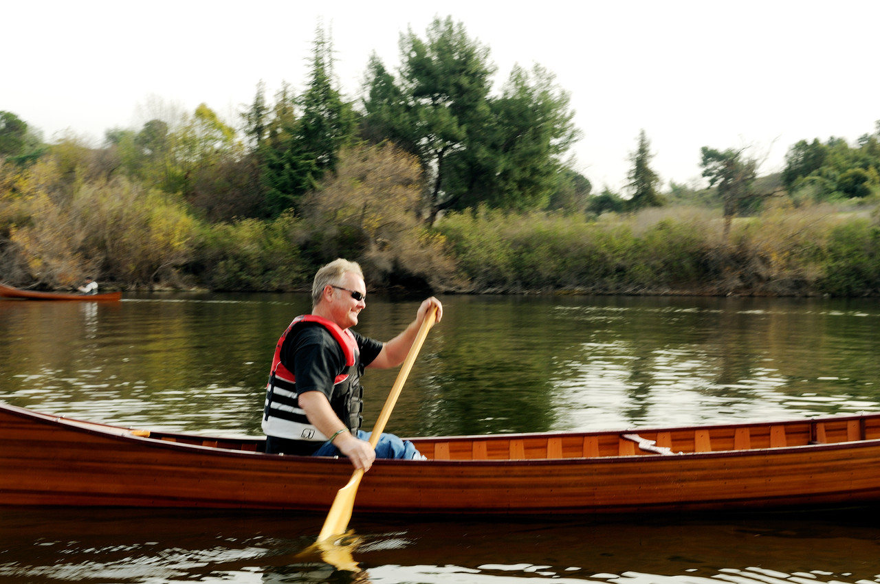 Wooden Canoe with Ribs - 18' (K013)