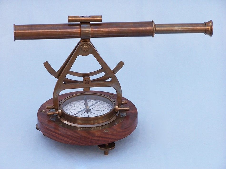 Telescopio Alidade in ottone con finitura anticata con bussola