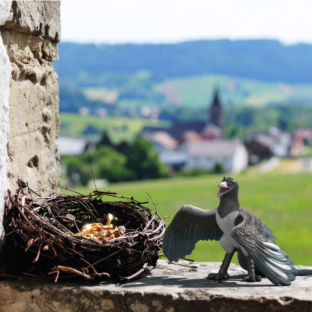 Schleich Pinkie the Magpie lifestyle