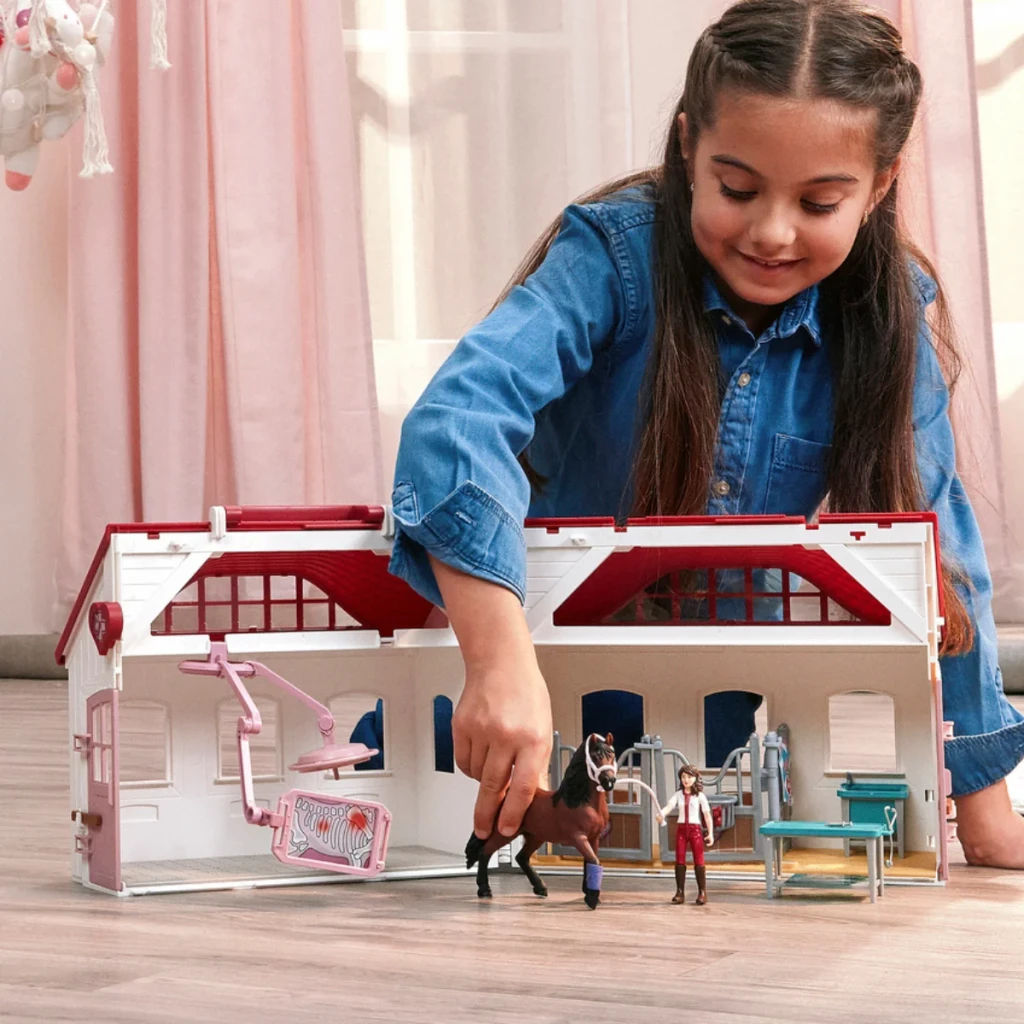 Schleich Happy Horse Hospital lifestyle