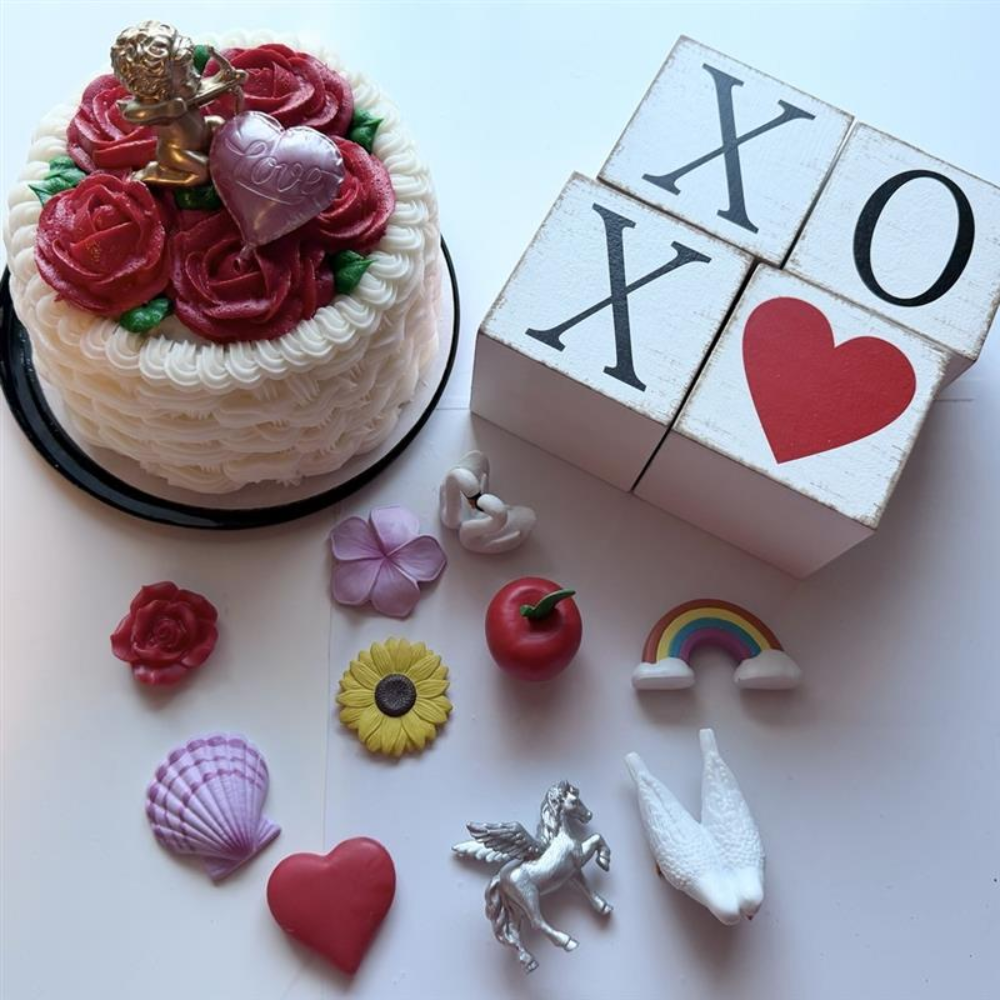 Safari Ltd Love Super Toob