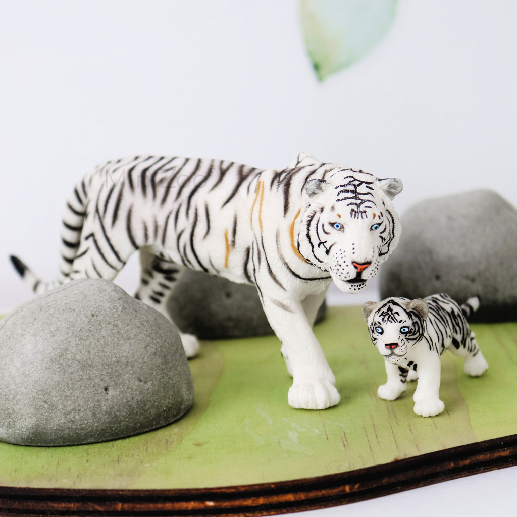 Papo White Tiger with Tiger Cub (sold separately)