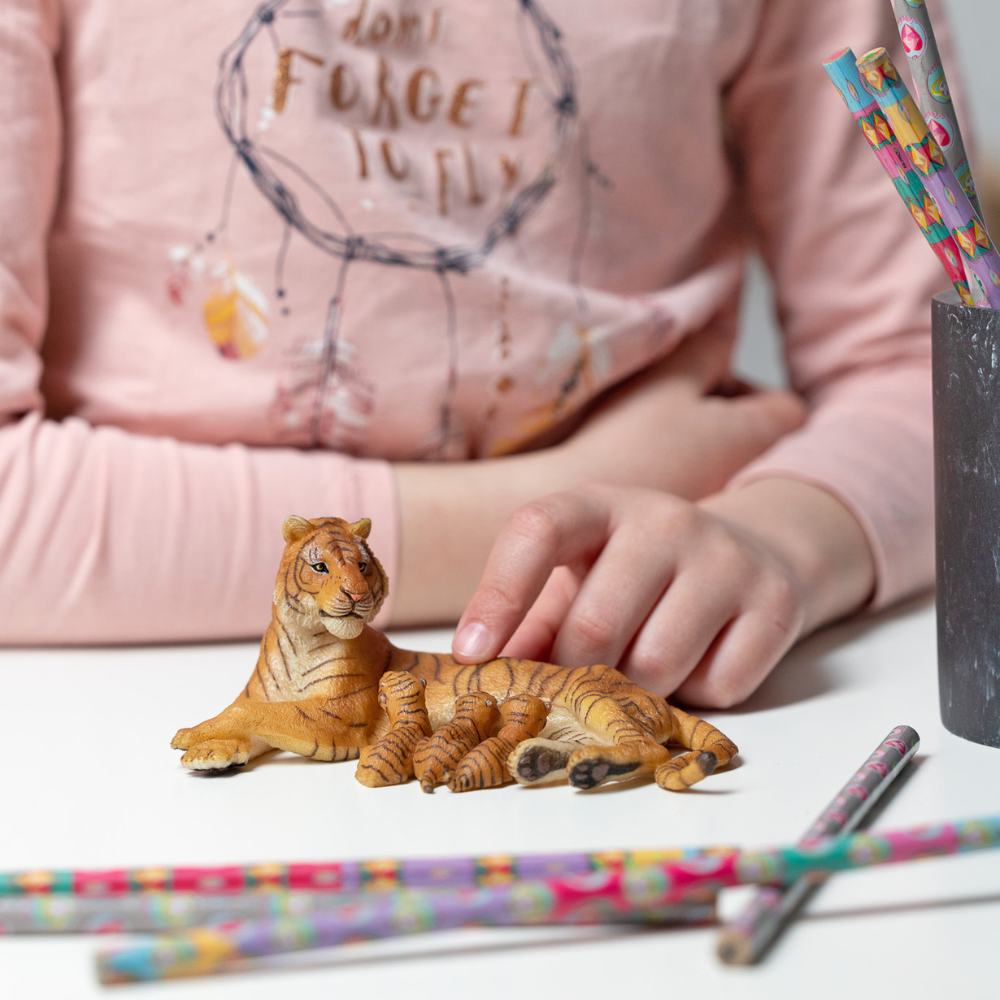 Papo Lying Tigress Nursing