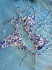 Bikininset in white and blue flower pattern. Size M, L 