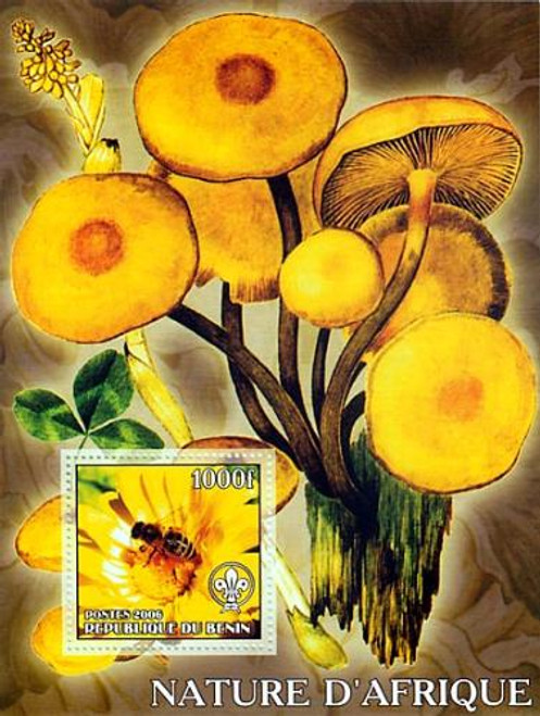 Bees and Mushrooms - Mint Souvenir Sheet 122-07