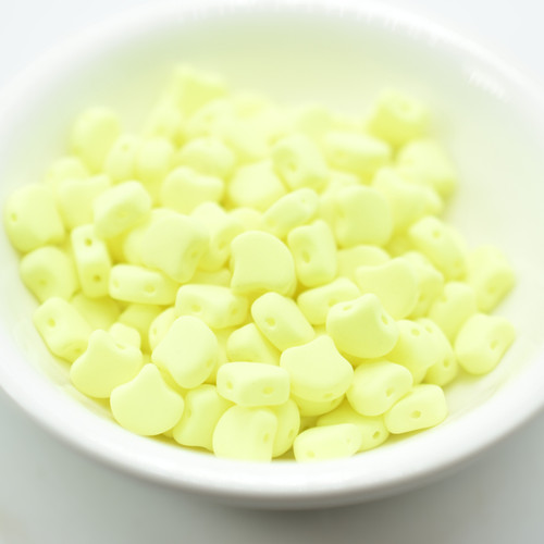 Ginko (35 Beads) Bondeli Matte Yellow 7.5mm x 7.5mm 2-hole Czech Matubo