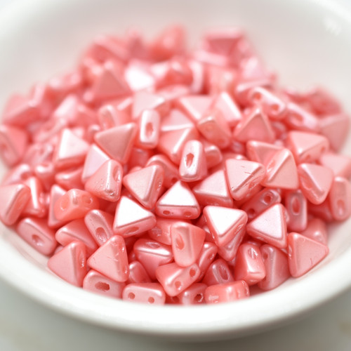 Kheops® par Puca® 25 Beads Pastel Light Coral 6mm 2-Hole Triangle