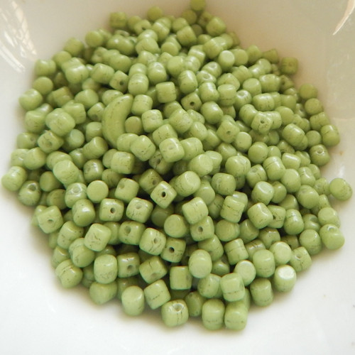 Minos Par Puca® 5 grams - Opaque Pistachio - 2.5x3mm Cylinder