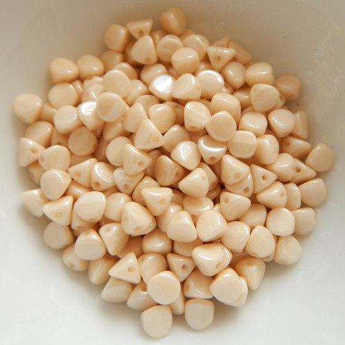 50 Beads - Ilos® par Puca® Paris - Opaque Beige Ceramic Look - Czech Glass