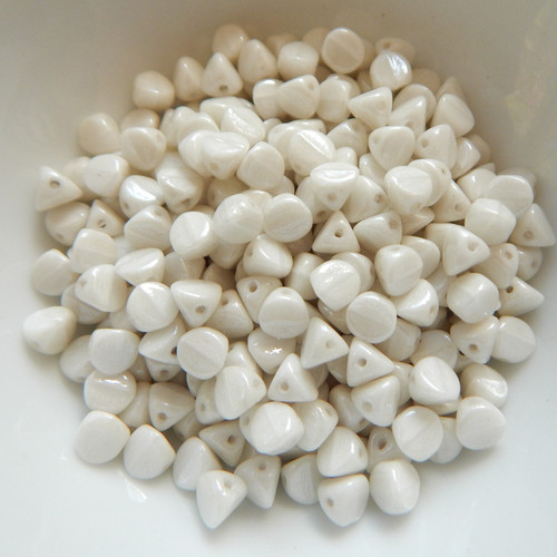 50 Beads - Ilos® par Puca® Paris - Opaque White Ceramic Look - Czech Glass