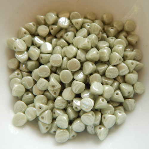 50 Beads - Ilos® par Puca® Paris - Opaque Light Green Ceramic Look - Czech Glass