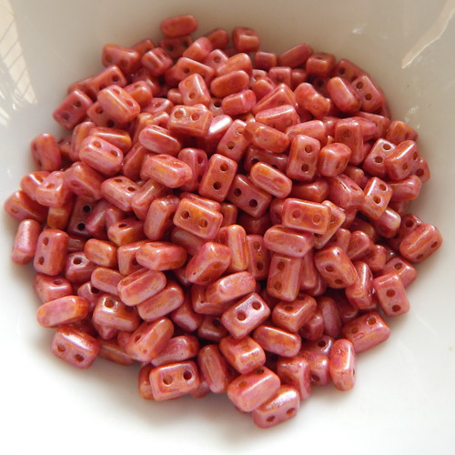 IOS® PAR PUCA® (50 Beads) - Opaque Rose Spotted - 5.5x2.5mm 2-hole Rectangle