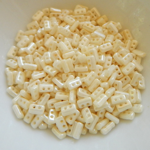 5 grams - Piros® par Puca® Paris - Opaque Ivory Ceramic Look - Czech Glass