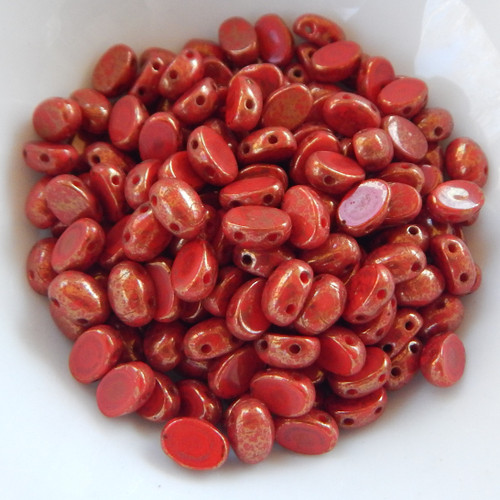 Samos® par Puca® (20 beads) 2-Hole 7x5mm Oval - Opaque Coral Red Bronze - Czech Glass