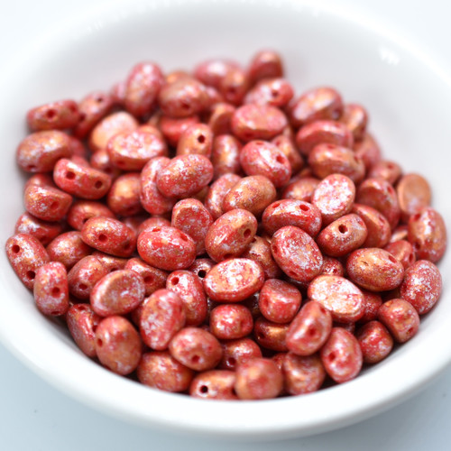 Samos® par Puca® (20 beads) 2-Hole 7x5mm Oval - Opaque Coral Red Tweedy
