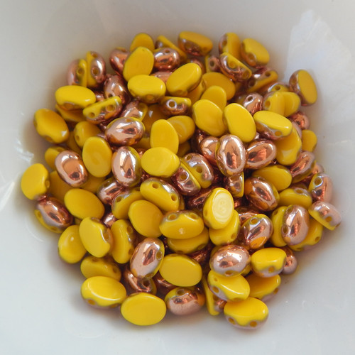 Samos® par Puca® (20 beads) 2-Hole 7x5mm Oval - Opaque Jonquil Capri Gold - Czech Glass