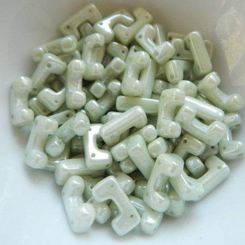 12 Beads - Telos® par Puca® Paris - Opaque Light Green Ceramic Look - Czech Glass