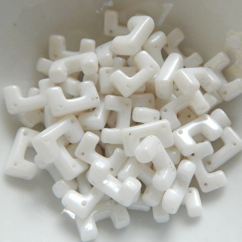 12 Beads - Telos® par Puca® Paris - Opaque White Ceramic Look - Czech Glass