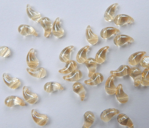 Zoliduo Left Crystal Champagne Color Luster (30 Beads)