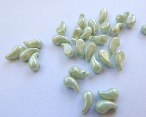 Zoliduo Left Alabaster Mint Luster (30 Beads)