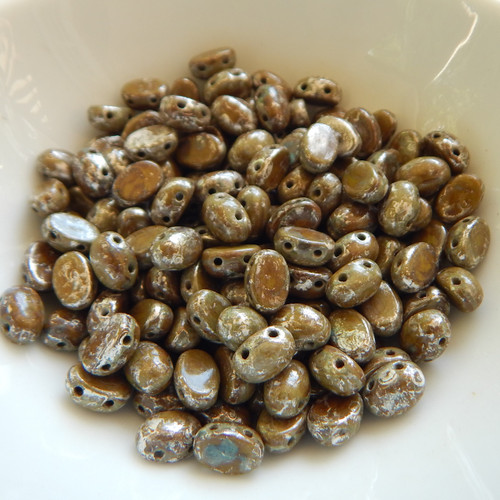 Samos® par Puca® (20 beads) 2-Hole 7x5mm Oval - Opaque Light Green New Picasso