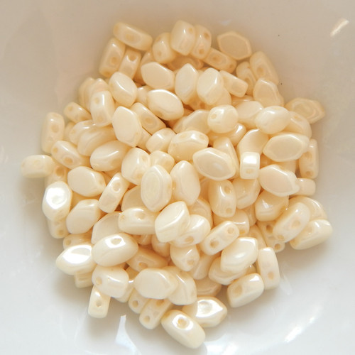 30 Beads - Paros® par Puca® Paris - Opaque Ivory Ceramic Look - Czech Glass