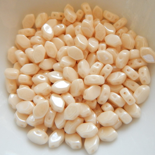 30 Beads - Paros® par Puca® Paris - Opaque Beige Ceramic Look - Czech Glass