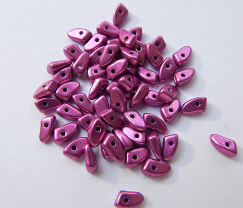 Prong Beads Saturated Metallic Pink Yarrow 5 grams