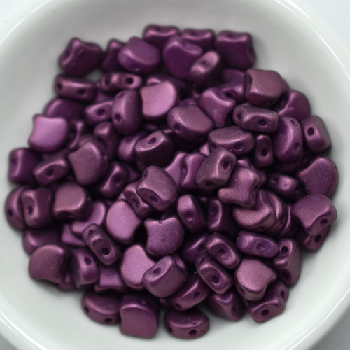 Ginko 7.5mm x 7.5mm 2-hole Chatoyant Shimmer Burgundy, 35 Beads