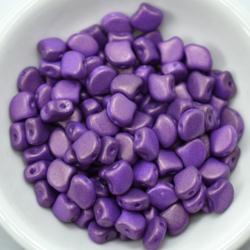 Ginko 7.5mm x 7.5mm 2-hole Chatoyant Shimmer Grape, 35 Beads
