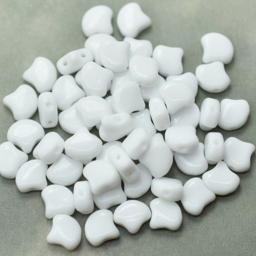 Ginko 7.5mm x 7.5mm 2-hole Chalk White, 35 Beads